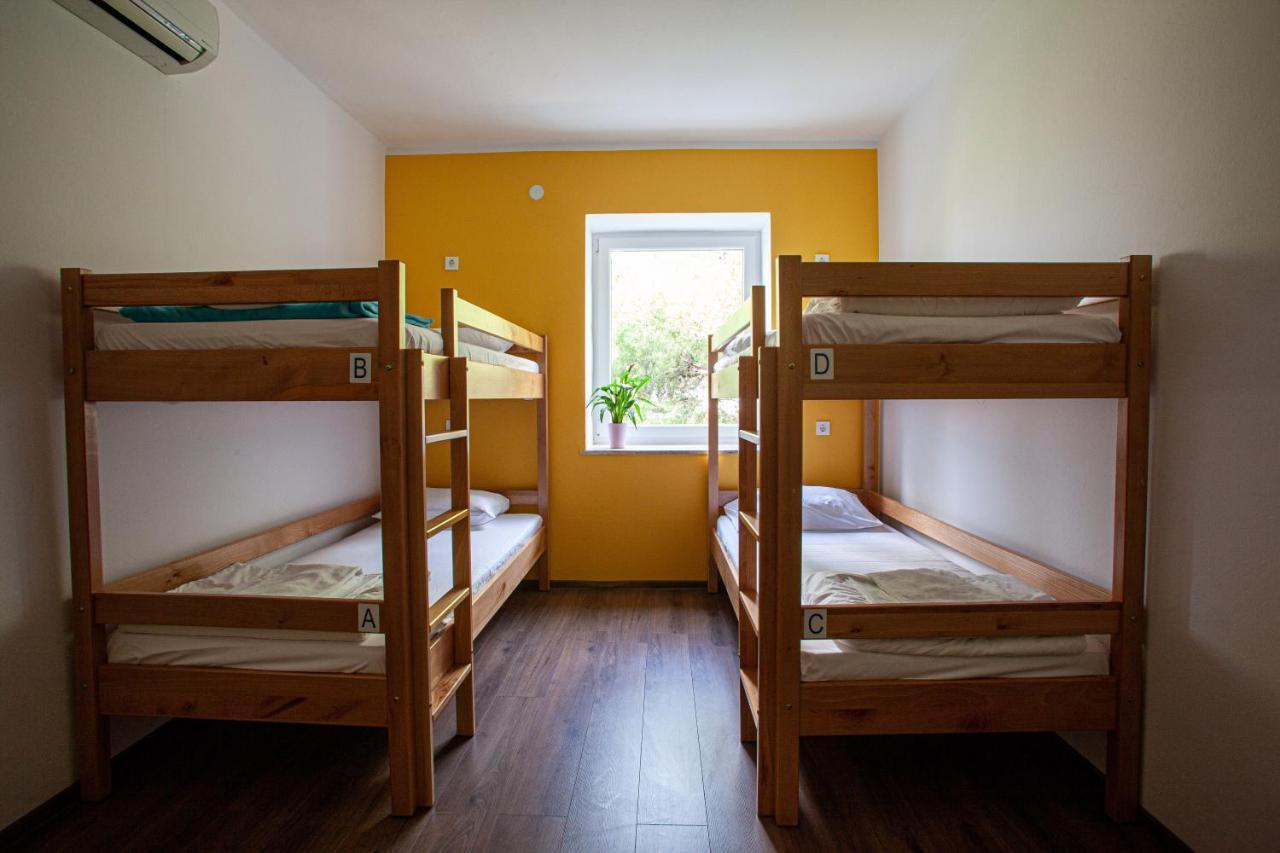 Trobenta In Oblak Hostal